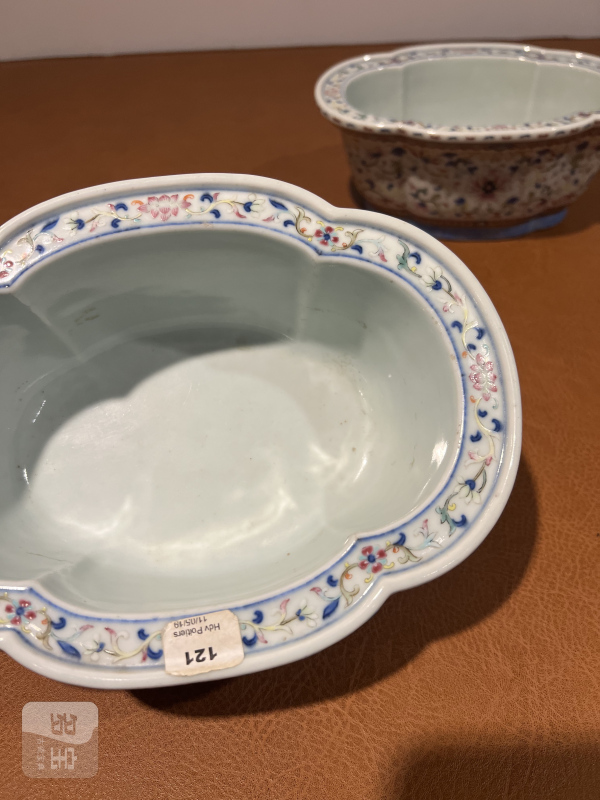 清道光 洋彩缠枝莲纹海棠形水仙盆（一对） - 图18